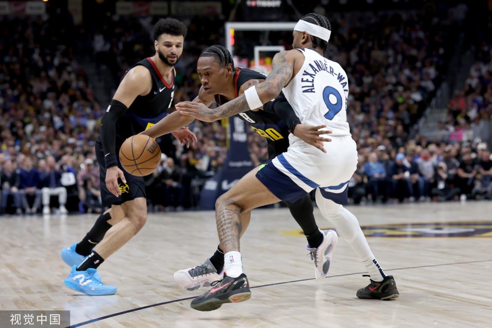 他的父亲成 他的父亲成