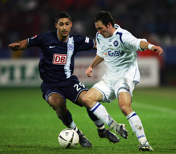 詹姆斯通过 詹姆斯通过